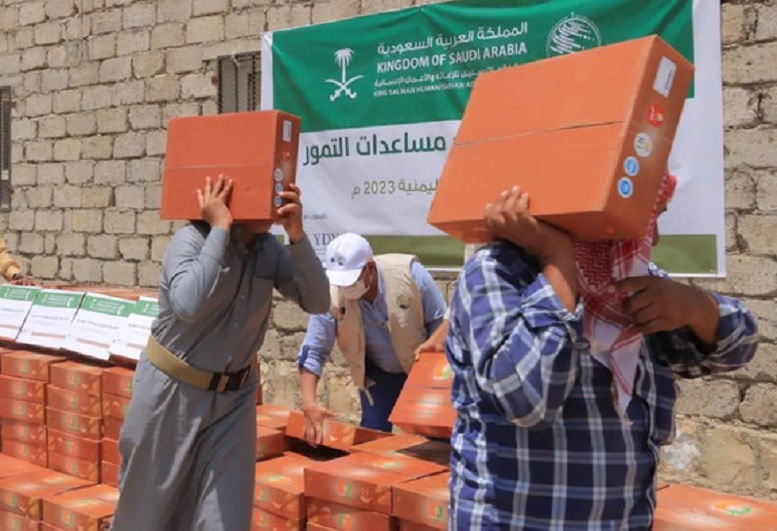 KSrelief distributed foods to the needy families