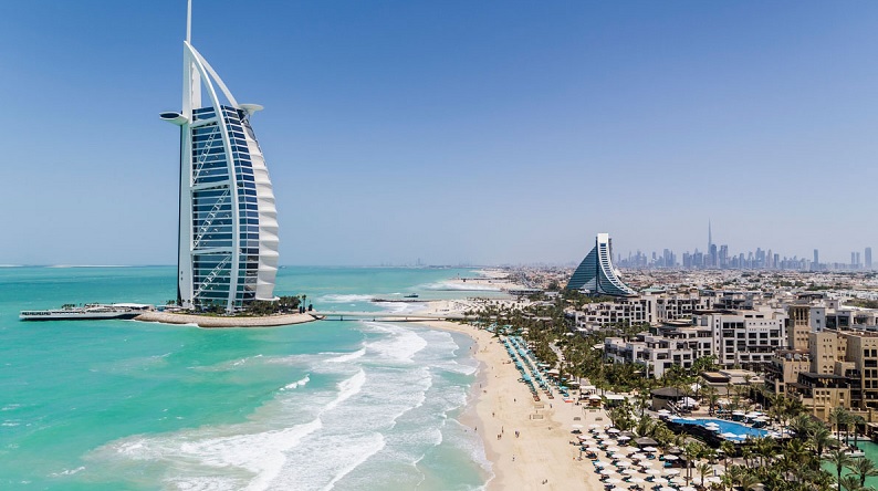 Warning of dangerous currents for beachgoers