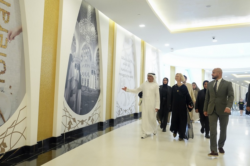 US Ambassador to UAE visits Sheikh Zayed Grand Mosque