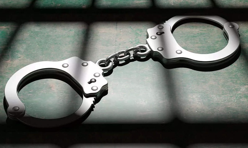 Two foreigners arrested for possessing drugs