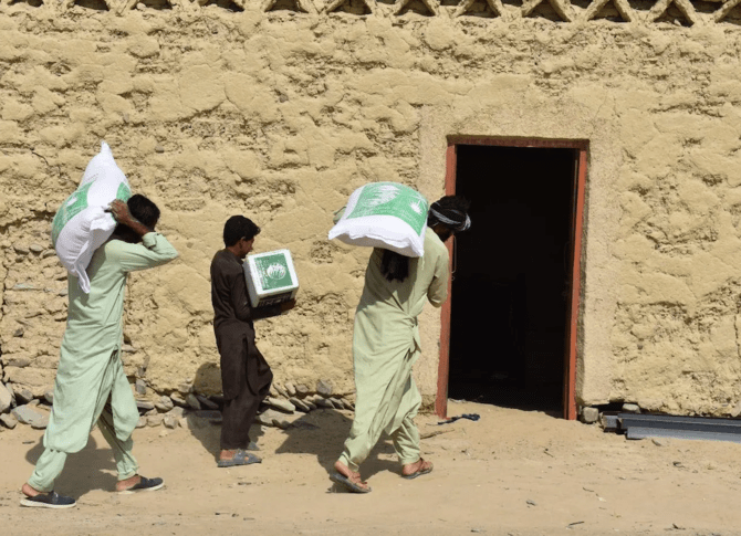 KSrelief distributes food aid, shelter packages in Pakistan, Yemen
