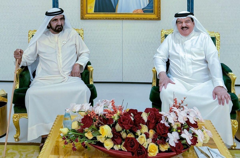 Sheikh Mohammed meets with King of Bahrain at his residence in Abu Dhabi