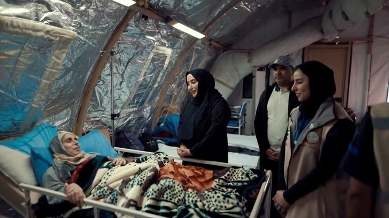 An Emirati medical team visited the field hospital