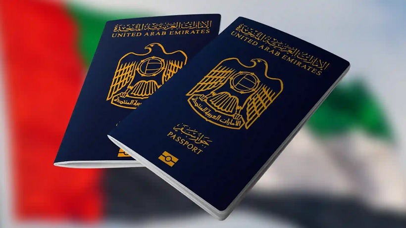 How can Emiratis living abroad renew an expired passport?