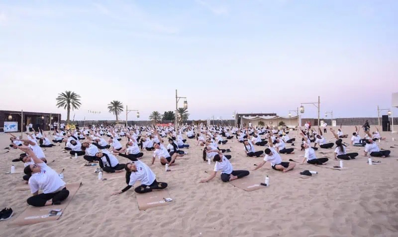 Emirates employees set a world record by doing yoga in the Dubai desert
