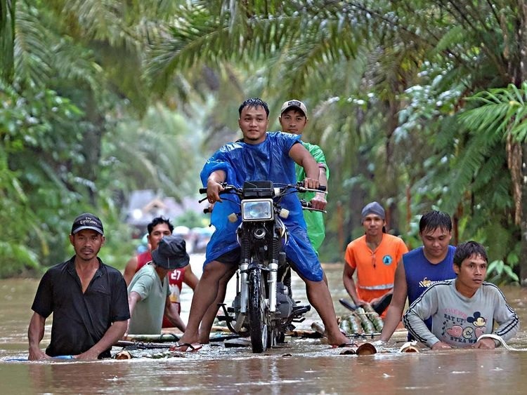 14 people died in landslides and floods caused by heavy rains