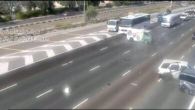 4 vehicles involved in an accident due to the car stopping in the middle of the road