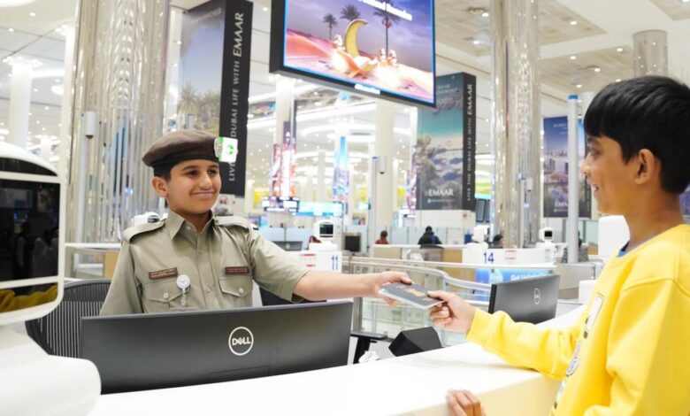 ஒரு நாள் குடிவரவு அதிகாரியாக மாறி 10 வயது எமிராட்டி சிறுவனின் கனவு நிறைவேறியது!! #1 UAE Tamil News Website https://www.tamilgulf.com/wp-content/uploads/2024/03/immigration-officer.jpeg A 10-year-old Emirati boy's dream of becoming an immigration officer one day came true!!