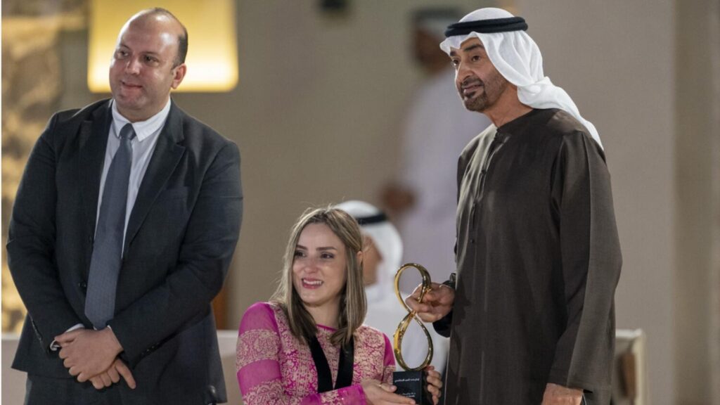 Award to the heroic woman who saved eight people in a fire while in a wheelchair