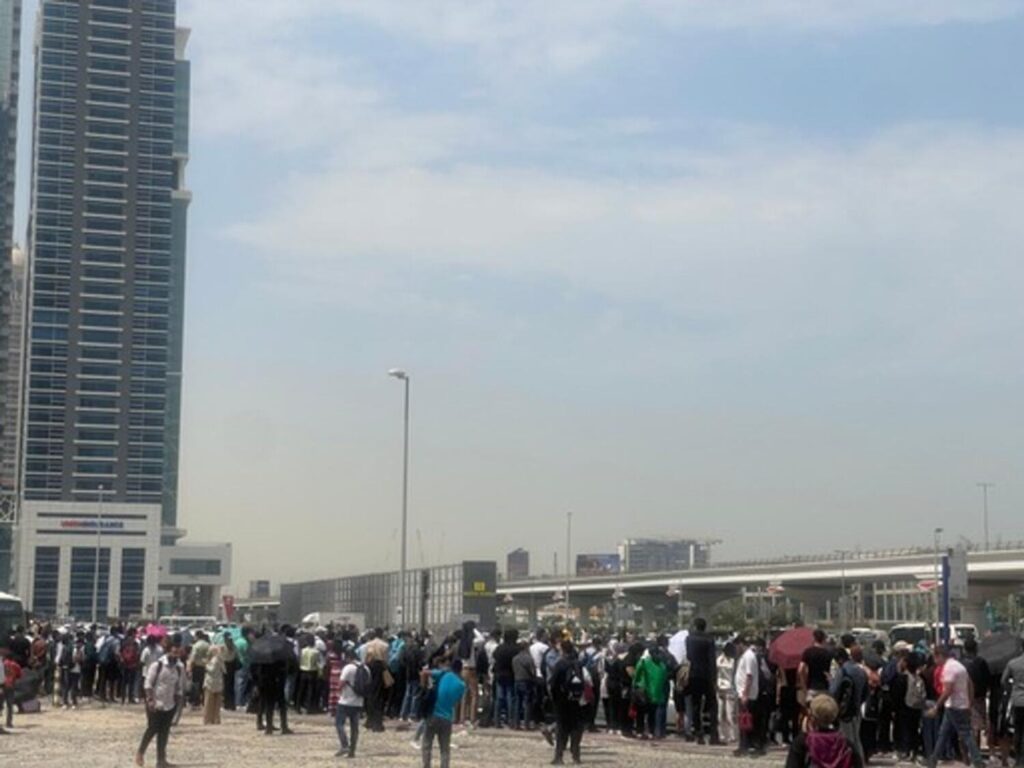 Traffic congestion on the first day of the week after the floods