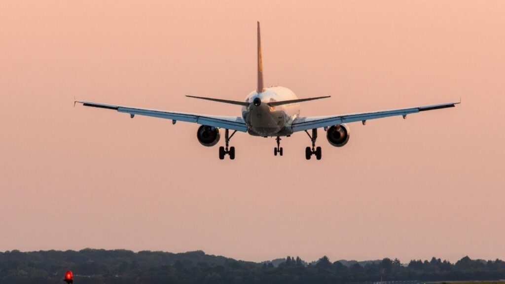 UAE: Cancels flights between Israel and Lebanon