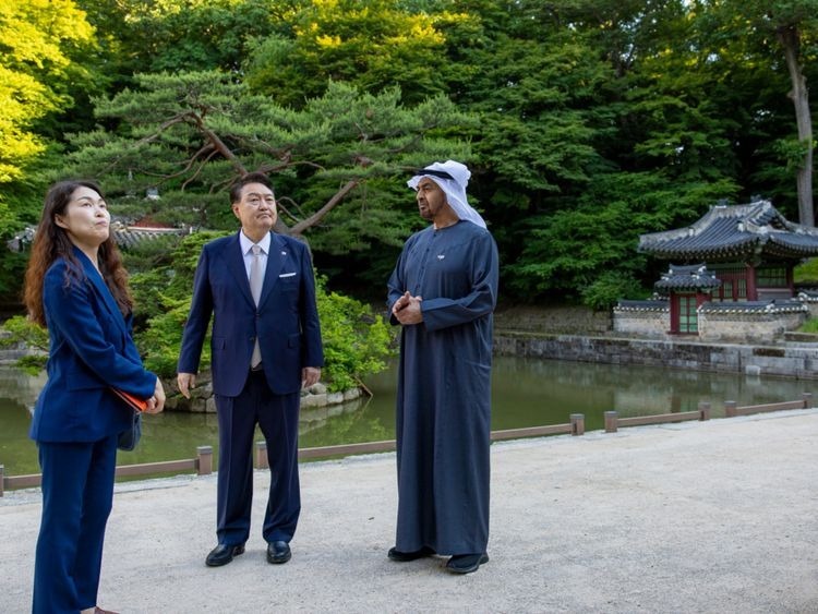 UAE President Attends Traditional Tea Ceremony With Korean President!