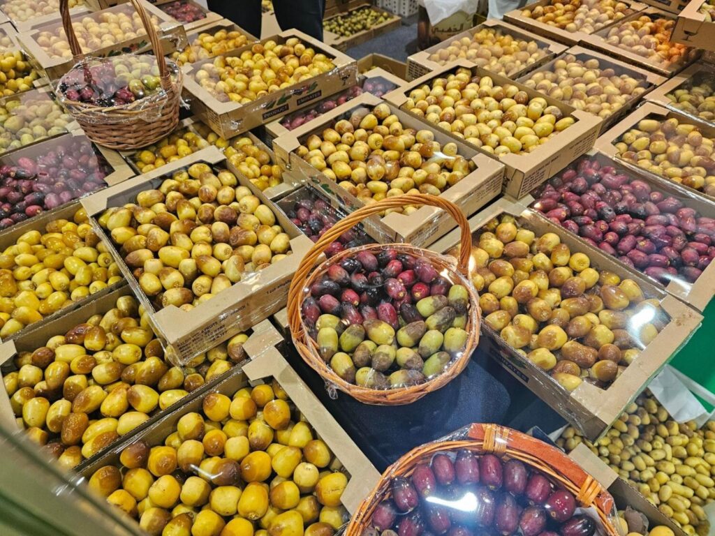 Al Tait Dates Festival: Selling more than 300 kg of dates per day