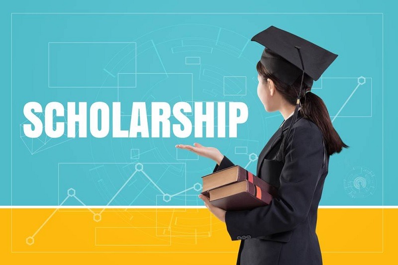 Sharjah Ruler approved 595 scholarships for Emirati students