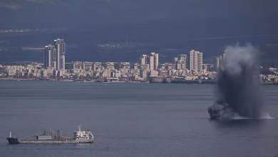 ஈரானிய ஏவுகணைகளை இடைமறித்த UAE, துண்டுகள் மற்றும் சந்தேகப்பொருட்களிலிருந்து விலகுமாறு எச்சரிக்கை.